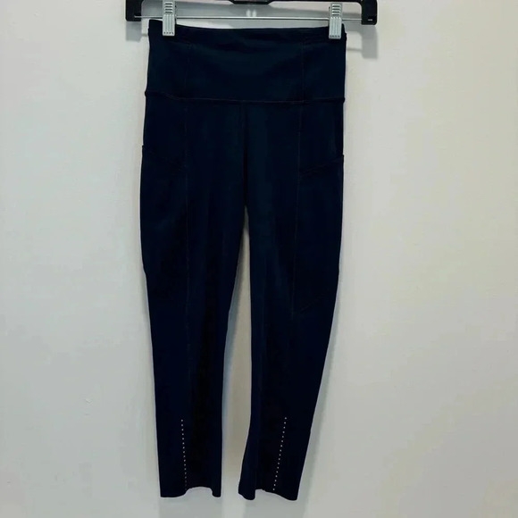 Lululemon Fast & Free Crop (19") in Midnight Navy  size 2 - Picture 3 of 13